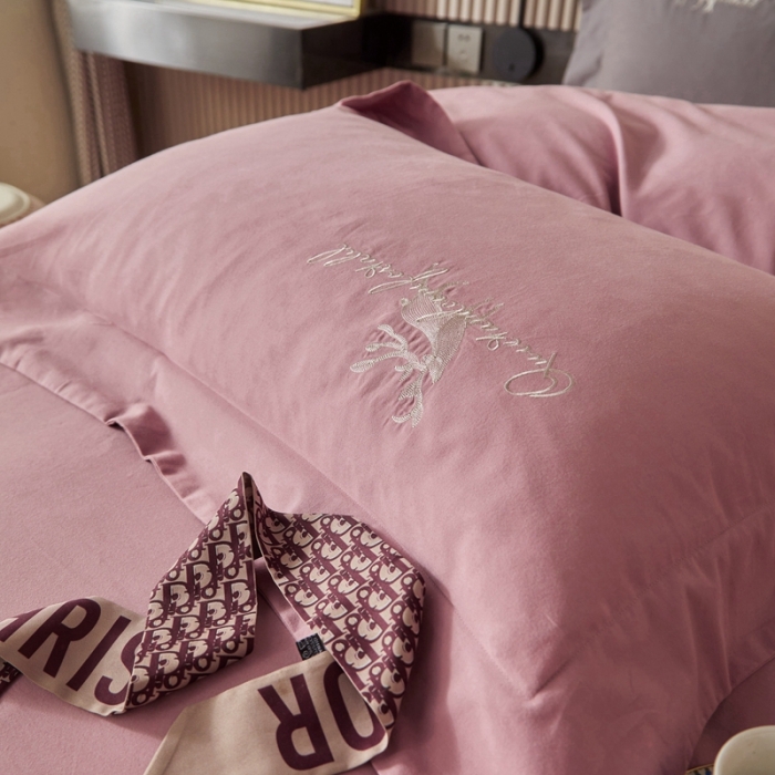 91家纺网 家纺一手货源 找家纺 威克凯丽2021新款秋冬绣花3221磨毛四件套奥兰多-丁香紫