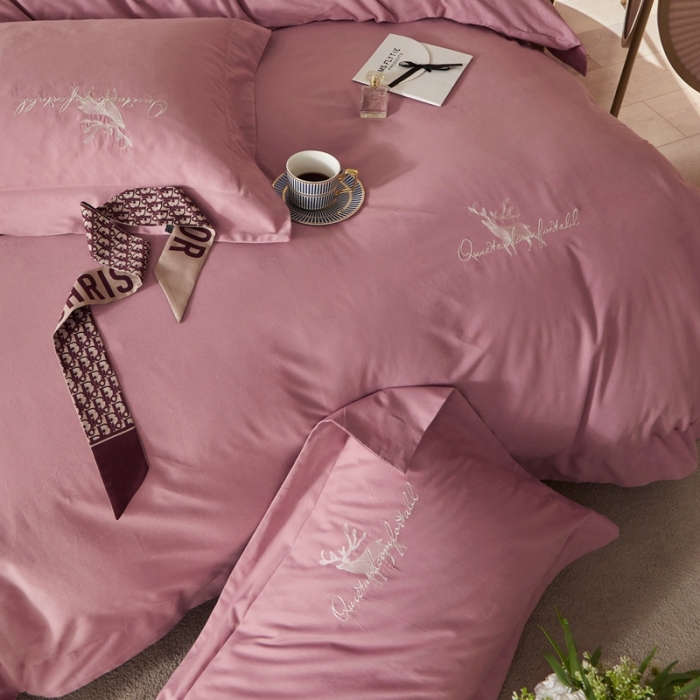 91家纺网 家纺一手货源 找家纺 威克凯丽2021新款秋冬绣花3221磨毛四件套奥兰多-丁香紫