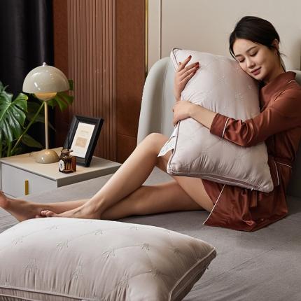 91家纺网 家纺一手货源 找家纺 梦叶草 2021新款植萃皇冠枕 香槟色