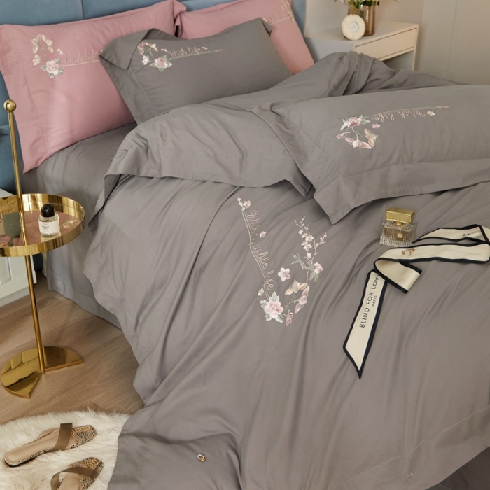 91家纺网 家纺一手货源 找家纺 威克凯丽秋冬绣花3221磨毛四件套布鲁斯系列布鲁斯-高级灰