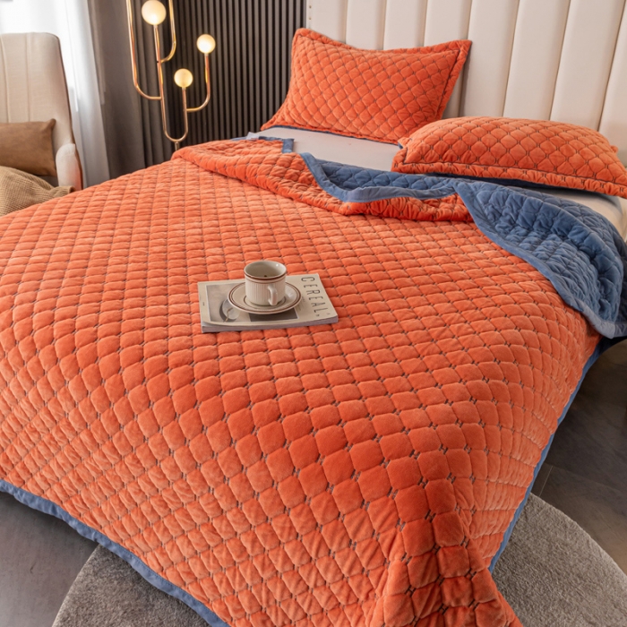 91家纺网 家纺一手货源 找家纺 （总）卡奥家纺2023新款水晶绒绣花毛毯盖被双层夹棉加厚床盖