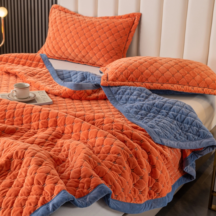 91家纺网 家纺一手货源 找家纺 （总）卡奥家纺2023新款水晶绒绣花毛毯盖被双层夹棉加厚床盖