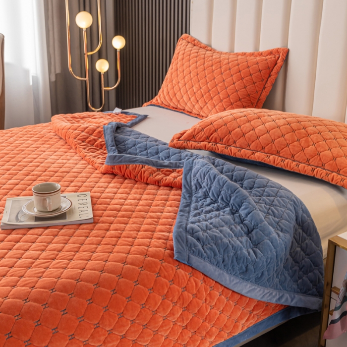 91家纺网 家纺一手货源 找家纺 （总）卡奥家纺2023新款水晶绒绣花毛毯盖被双层夹棉加厚床盖