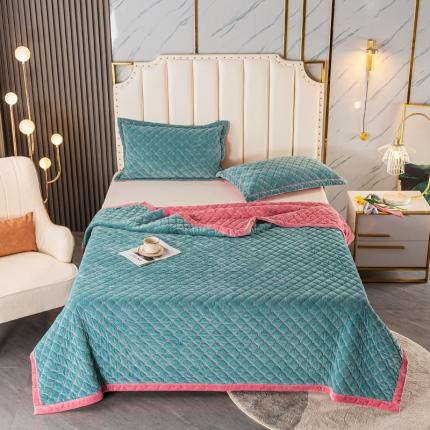 91家纺网 家纺一手货源 找家纺 卡奥家纺2021水晶绒绣花毛毯盖被双层夹棉加厚床盖仙草绿+粉