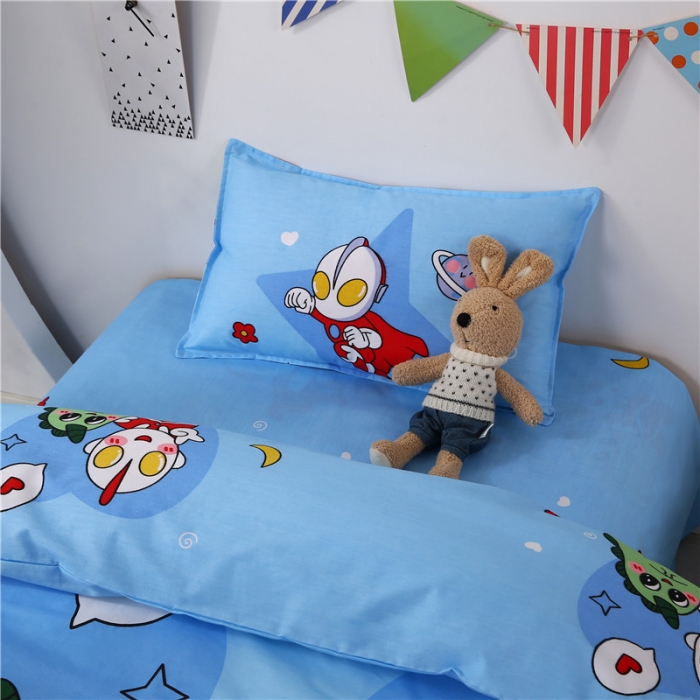 91家纺网 家纺一手货源 找家纺 孩子王家纺 全棉13372小版卡通幼儿园多件套 凹凸曼小怪兽