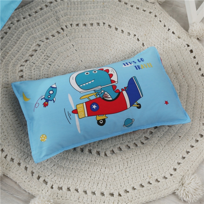 91家纺网 家纺一手货源 找家纺 孩子王家纺 全棉13372小版卡通幼儿园多件套 欢乐恐龙