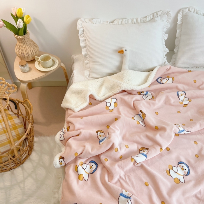 91家纺网 家纺一手货源 找家纺 萝莉家纺 2021保暖加厚牛奶绒毛毯羊羔绒毯子被套毯可爱鴨粉