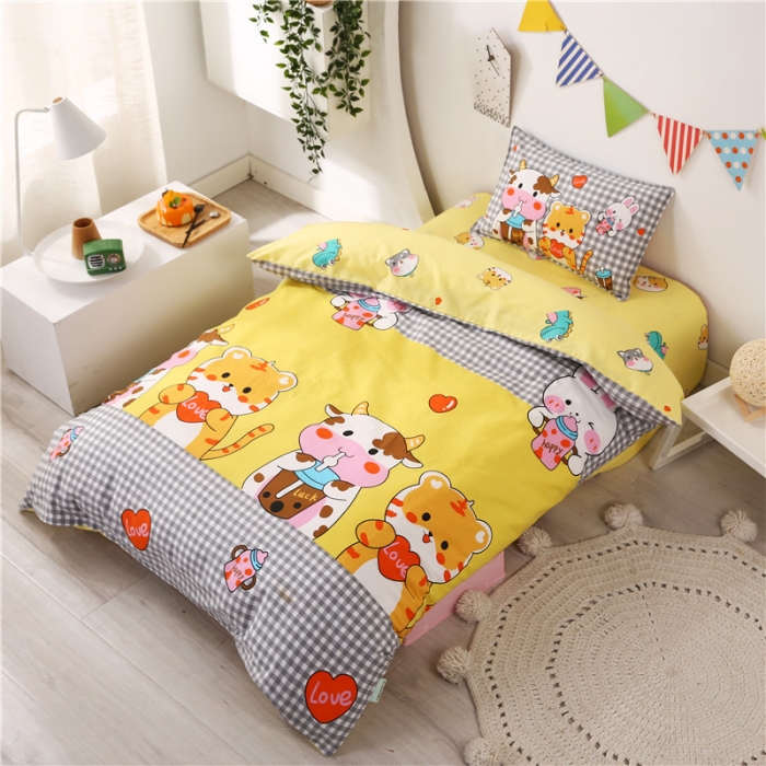 91家纺网 家纺一手货源 找家纺 孩子王家纺 全棉13372小版卡通幼儿园多件套 奶牛猫咪