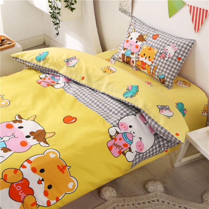 91家纺网 家纺一手货源 找家纺 孩子王家纺 全棉13372小版卡通幼儿园多件套 奶牛猫咪