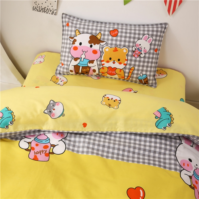 91家纺网 家纺一手货源 找家纺 孩子王家纺 全棉13372小版卡通幼儿园多件套 奶牛猫咪