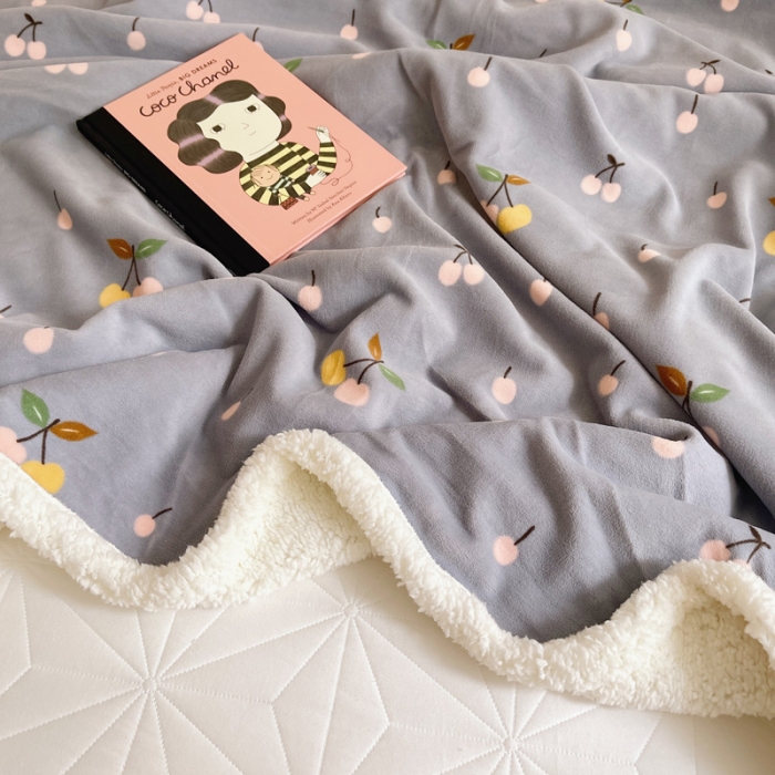 91家纺网 家纺一手货源 找家纺 萝莉家纺 2021保暖加厚牛奶绒毛毯羊羔绒毯子被套毯樱桃灰