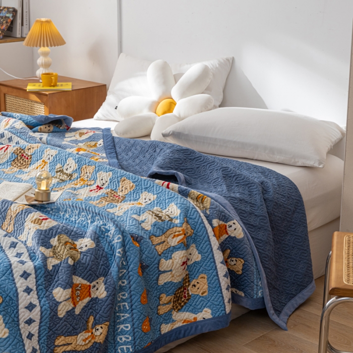 91家纺网 家纺一手货源 找家纺 卡奥 AB版水晶绒夹棉盖毯纯棉床盖加厚毛毯学生宿舍床垫伙伴熊