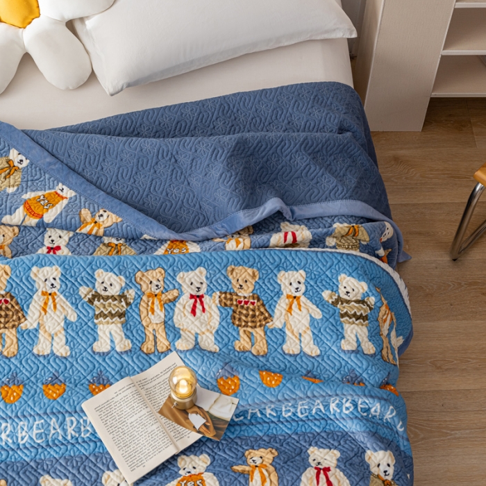 91家纺网 家纺一手货源 找家纺 卡奥 AB版水晶绒夹棉盖毯纯棉床盖加厚毛毯学生宿舍床垫伙伴熊