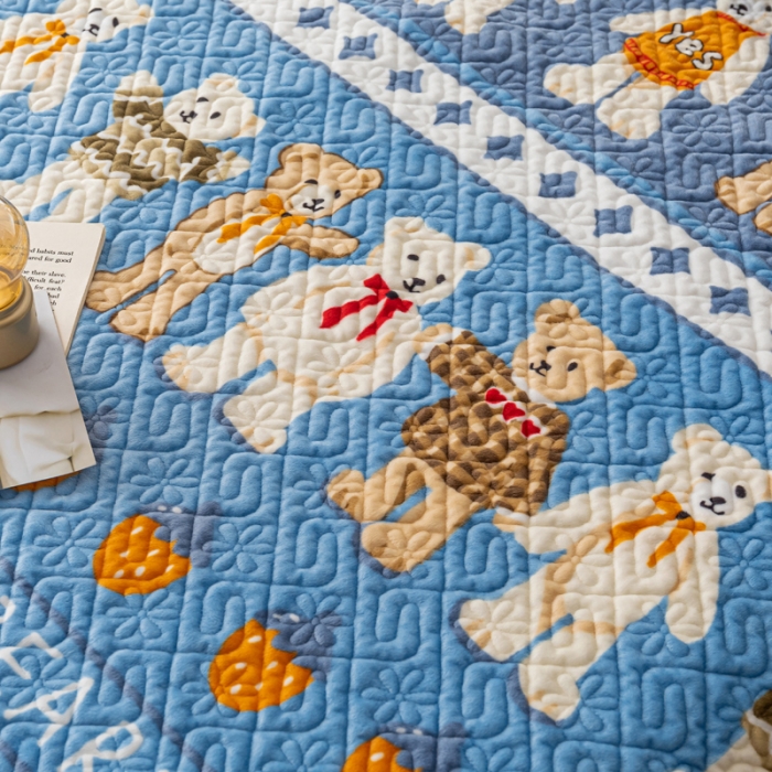 91家纺网 家纺一手货源 找家纺 卡奥 AB版水晶绒夹棉盖毯纯棉床盖加厚毛毯学生宿舍床垫伙伴熊