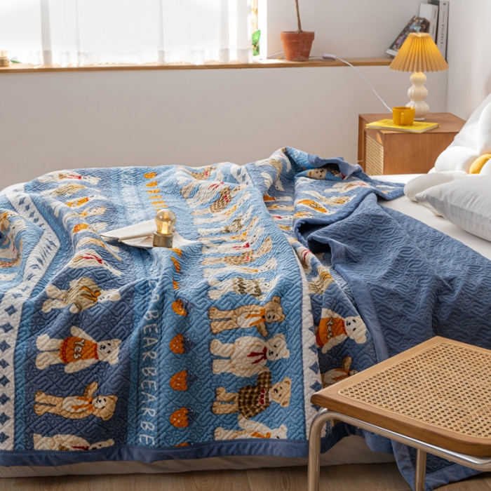 91家纺网 家纺一手货源 找家纺 卡奥 AB版水晶绒夹棉盖毯纯棉床盖加厚毛毯学生宿舍床垫伙伴熊