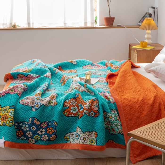 91家纺网 家纺一手货源 找家纺 卡奥 AB版水晶绒夹棉盖毯纯棉床盖加厚毛毯学生宿舍床垫熊花花