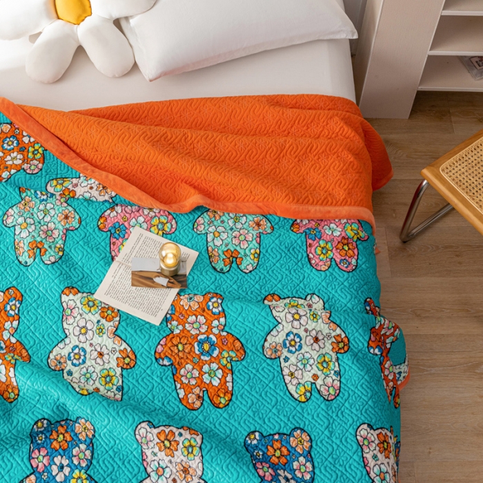 91家纺网 家纺一手货源 找家纺 卡奥 AB版水晶绒夹棉盖毯纯棉床盖加厚毛毯学生宿舍床垫熊花花