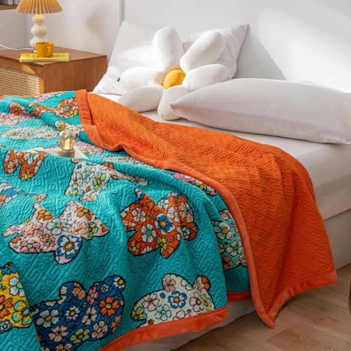 91家纺网 家纺一手货源 找家纺 卡奥 AB版水晶绒夹棉盖毯纯棉床盖加厚毛毯学生宿舍床垫熊花花