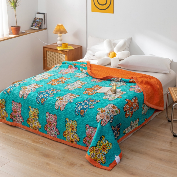 91家纺网 家纺一手货源 找家纺 卡奥 AB版水晶绒夹棉盖毯纯棉床盖加厚毛毯学生宿舍床垫熊花花