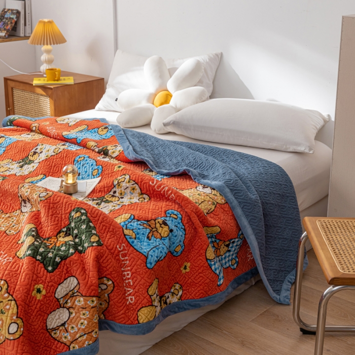 91家纺网 家纺一手货源 找家纺 卡奥AB版水晶绒夹棉盖毯纯棉床盖加厚毛毯学生宿舍床垫 阳光熊