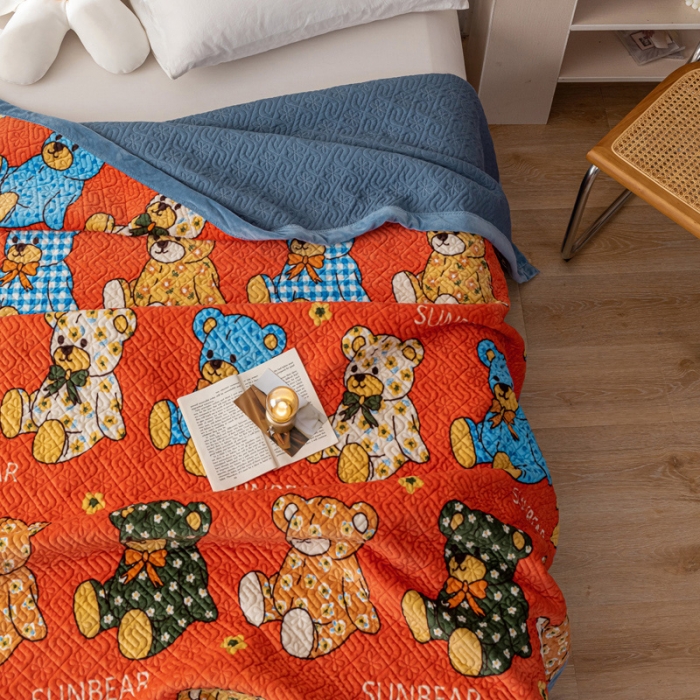 91家纺网 家纺一手货源 找家纺 卡奥AB版水晶绒夹棉盖毯纯棉床盖加厚毛毯学生宿舍床垫 阳光熊