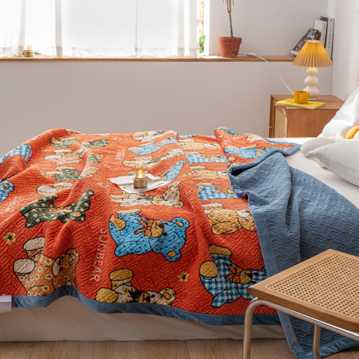 91家纺网 家纺一手货源 找家纺 卡奥AB版水晶绒夹棉盖毯纯棉床盖加厚毛毯学生宿舍床垫 阳光熊