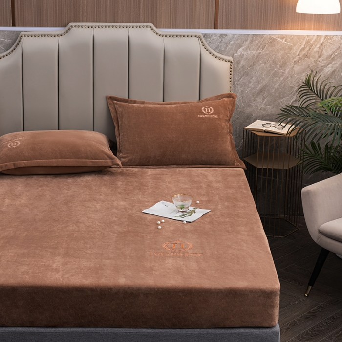 91家纺网 家纺一手货源 找家纺 澳萝拉家居 2021新款纯色牛奶绒单床笠 咖啡色