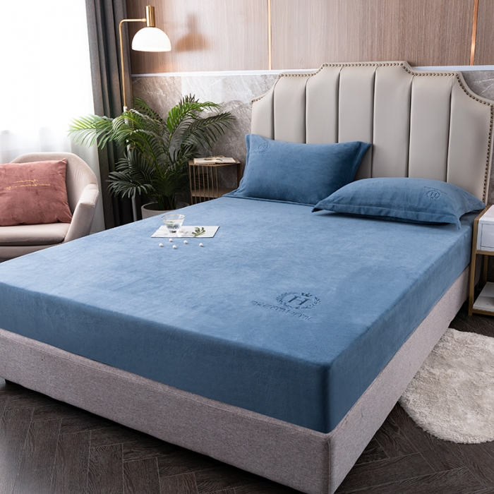 91家纺网 家纺一手货源 找家纺 澳萝拉家居 2021新款纯色牛奶绒单床笠 深海蓝