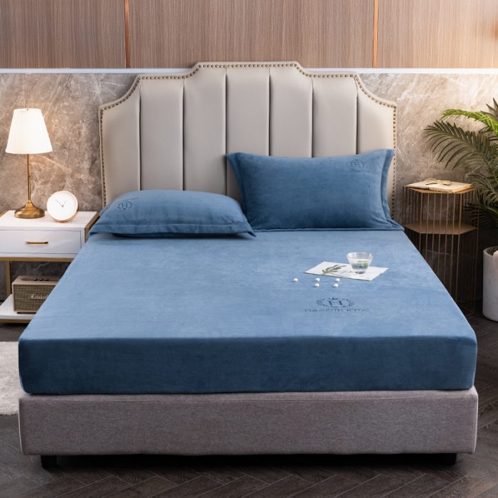 91家纺网 家纺一手货源 找家纺 澳萝拉家居 2021新款纯色牛奶绒单床笠 深海蓝