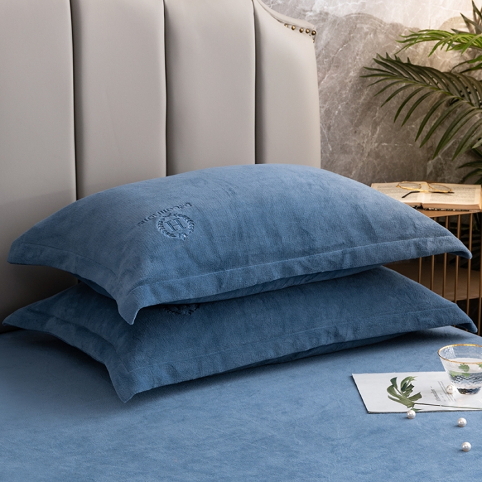 91家纺网 家纺一手货源 找家纺 澳萝拉家居 2021新款纯色牛奶绒单床笠 深海蓝