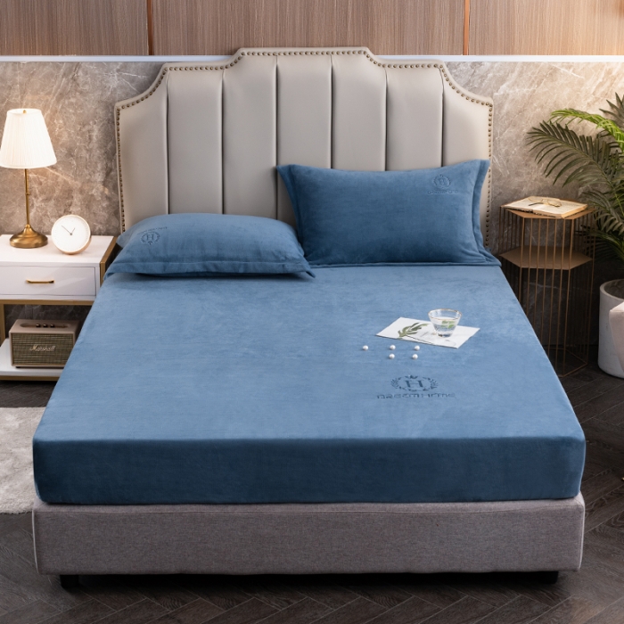 91家纺网 家纺一手货源 找家纺 澳萝拉家居 2021新款纯色牛奶绒单床笠 深海蓝