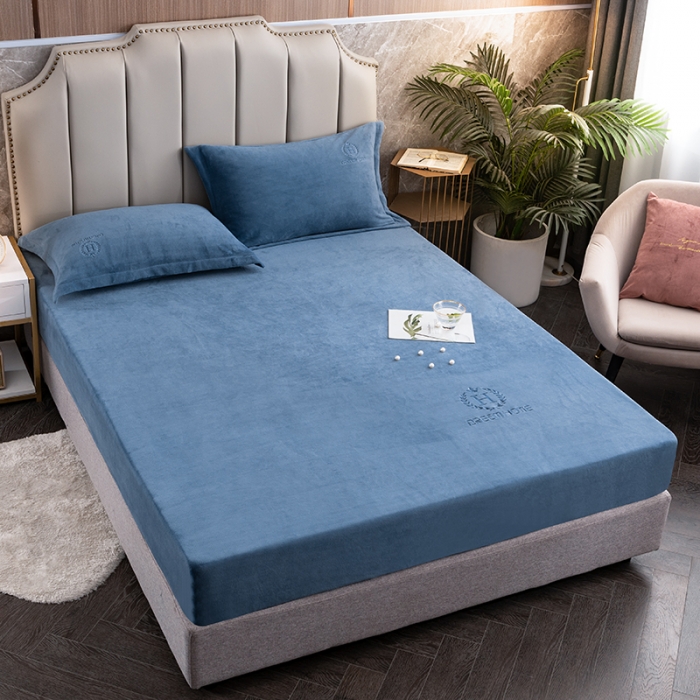 91家纺网 家纺一手货源 找家纺 澳萝拉家居 2021新款纯色牛奶绒单床笠 深海蓝