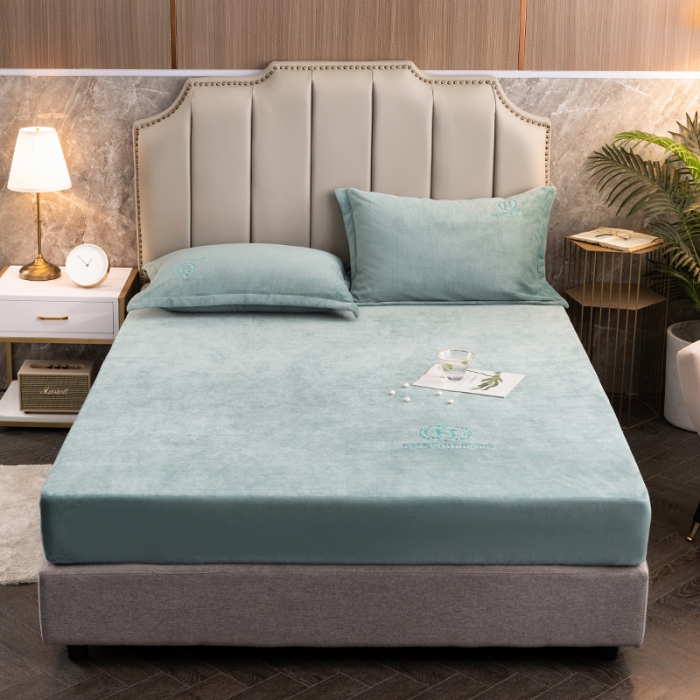 91家纺网 家纺一手货源 找家纺 澳萝拉家居 2021新款纯色牛奶绒单床笠 天湖蓝