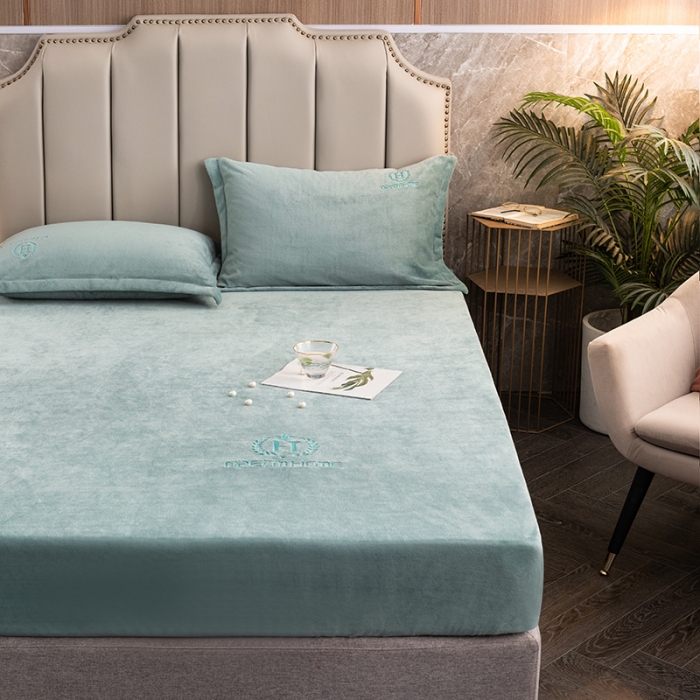 91家纺网 家纺一手货源 找家纺 澳萝拉家居 2021新款纯色牛奶绒单床笠 天湖蓝