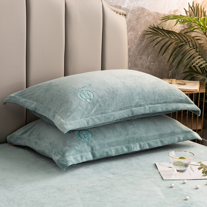 91家纺网 家纺一手货源 找家纺 澳萝拉家居 2021新款纯色牛奶绒单床笠 天湖蓝