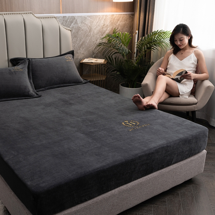 91家纺网 家纺一手货源 找家纺 澳萝拉家居 2021新款纯色牛奶绒单床笠 英伦灰