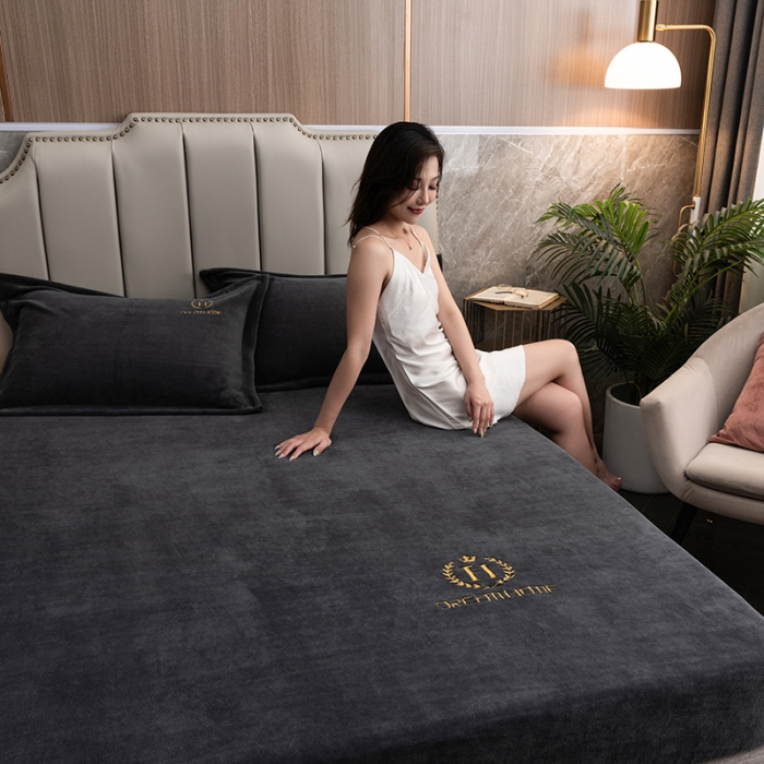 91家纺网 家纺一手货源 找家纺 澳萝拉家居 2021新款纯色牛奶绒单床笠 英伦灰