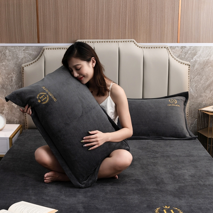 91家纺网 家纺一手货源 找家纺 澳萝拉家居 2021新款纯色牛奶绒单床笠 英伦灰