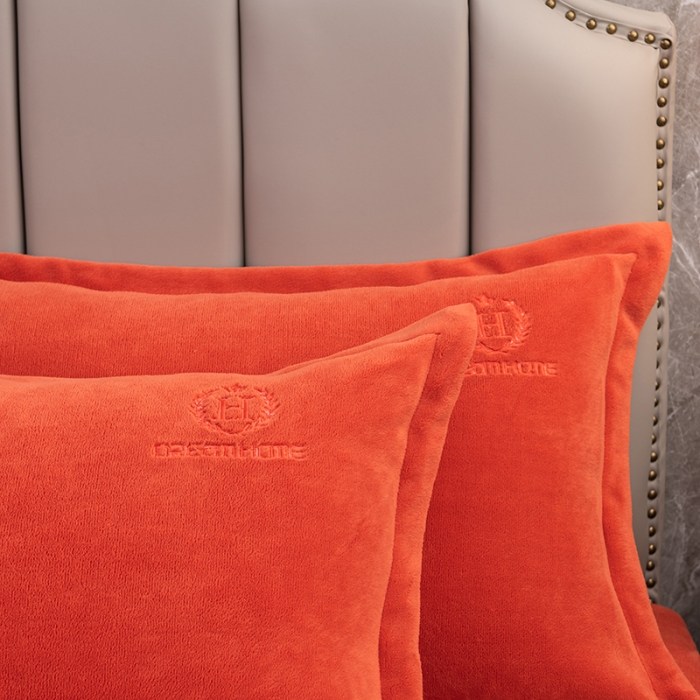 91家纺网 家纺一手货源 找家纺 澳萝拉家居 2021新款纯色牛奶绒枕套一对 橘色