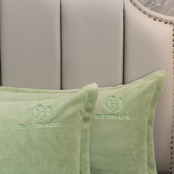 91家纺网 家纺一手货源 找家纺 澳萝拉家居 2021新款纯色牛奶绒枕套一对 抹茶绿
