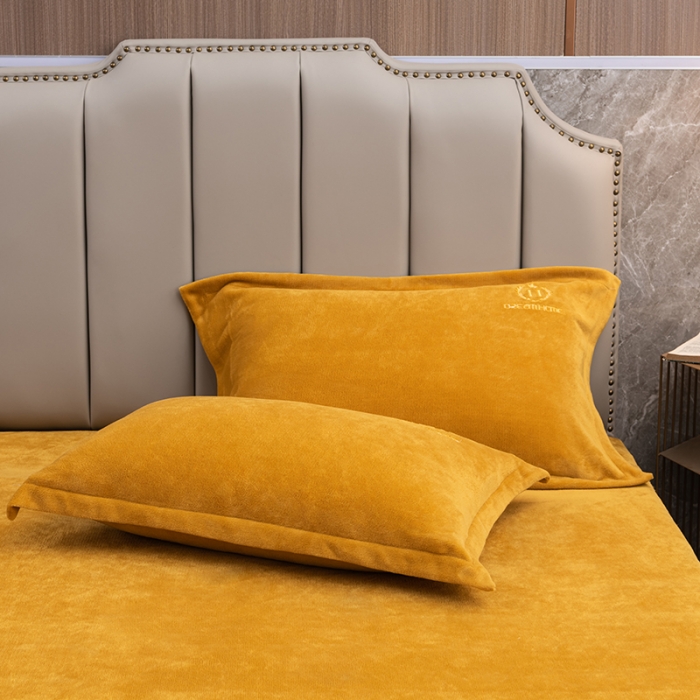 91家纺网 家纺一手货源 找家纺 澳萝拉家居 2021新款纯色牛奶绒枕套一对 柠檬黄