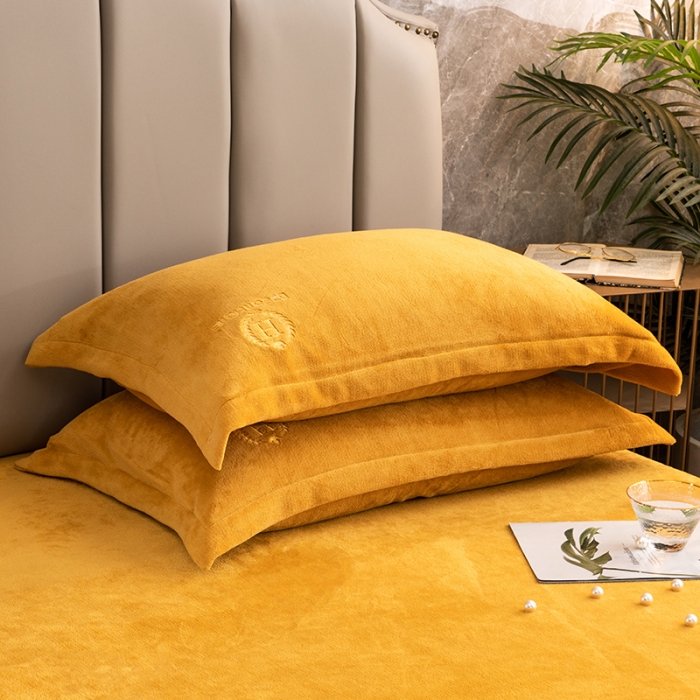 91家纺网 家纺一手货源 找家纺 澳萝拉家居 2021新款纯色牛奶绒枕套一对 柠檬黄