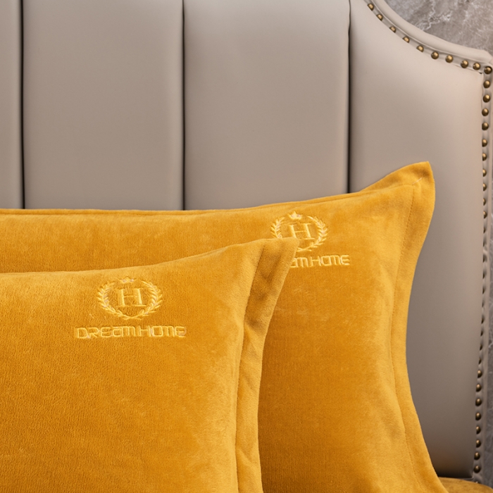 91家纺网 家纺一手货源 找家纺 澳萝拉家居 2021新款纯色牛奶绒枕套一对 柠檬黄