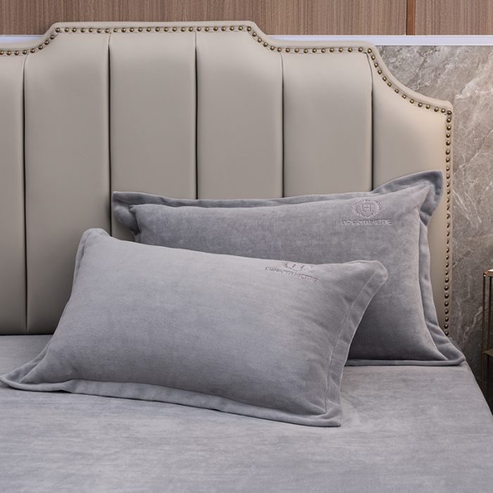 91家纺网 家纺一手货源 找家纺 澳萝拉家居 2021新款纯色牛奶绒枕套一对 绅士灰