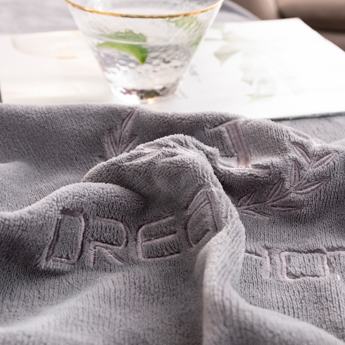 91家纺网 家纺一手货源 找家纺 澳萝拉家居 2021新款纯色牛奶绒枕套一对 绅士灰