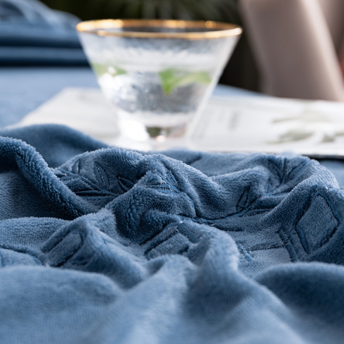 91家纺网 家纺一手货源 找家纺 澳萝拉家居 2021新款纯色牛奶绒枕套一对 深海蓝