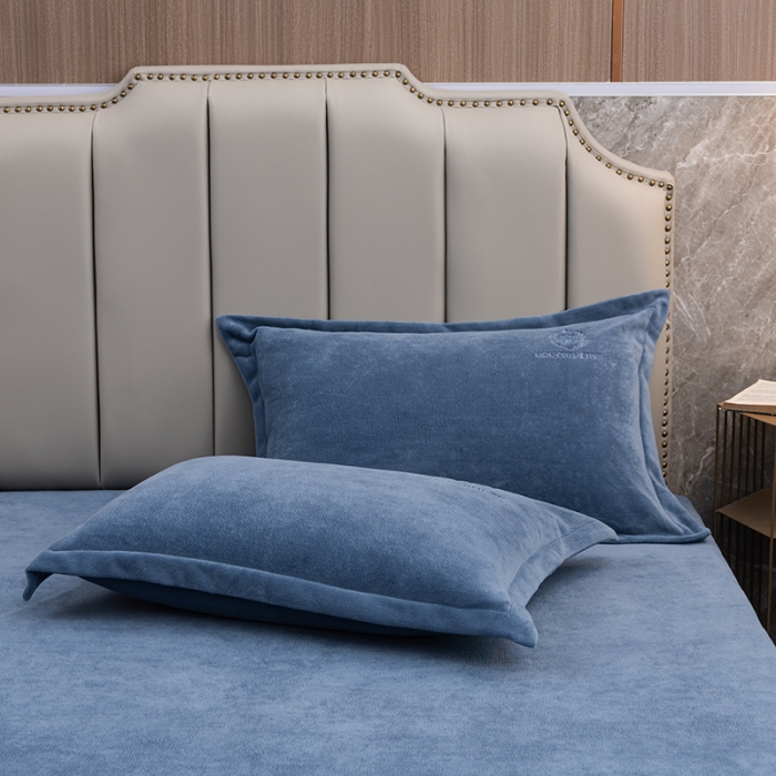 91家纺网 家纺一手货源 找家纺 澳萝拉家居 2021新款纯色牛奶绒枕套一对 深海蓝