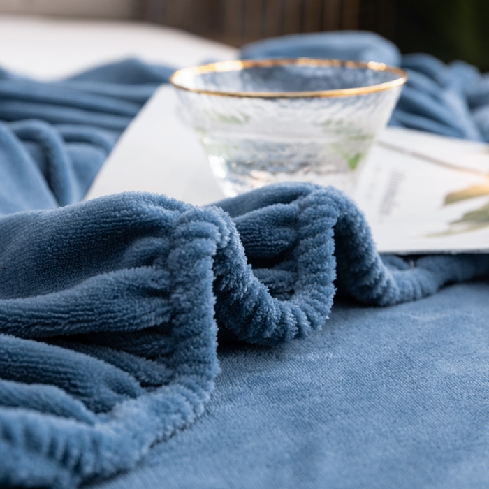 91家纺网 家纺一手货源 找家纺 澳萝拉家居 2021新款纯色牛奶绒枕套一对 深海蓝