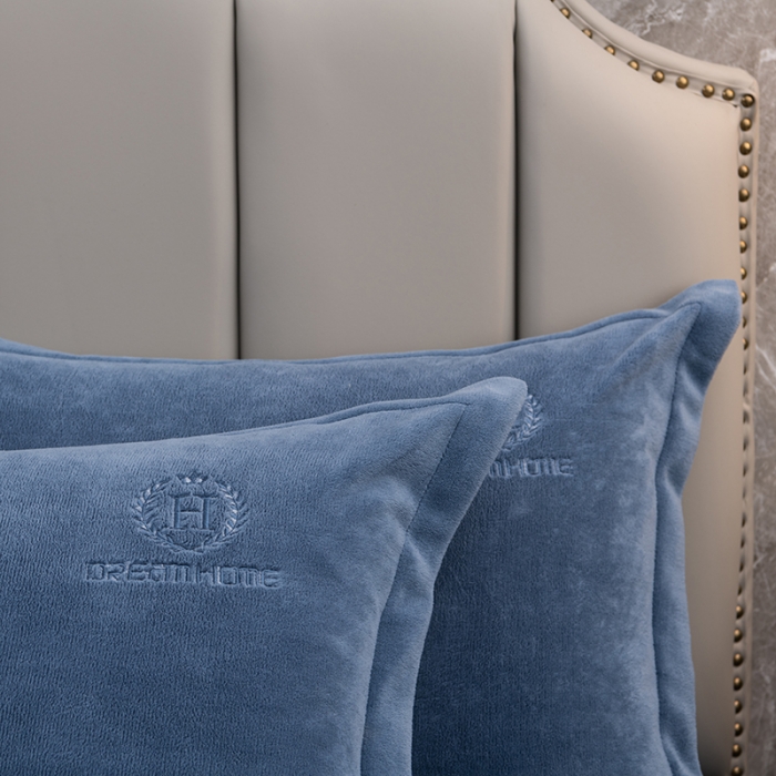 91家纺网 家纺一手货源 找家纺 澳萝拉家居 2021新款纯色牛奶绒枕套一对 深海蓝