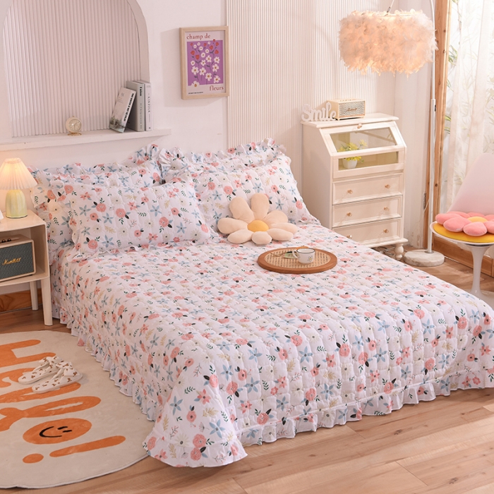 91家纺网 家纺一手货源 找家纺 甜之梦家纺 2025新款全棉夹棉防滑抗菌花边款床盖 粉红佳人